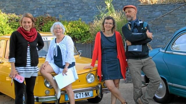 Des voitures anciennes à la médiathèque
