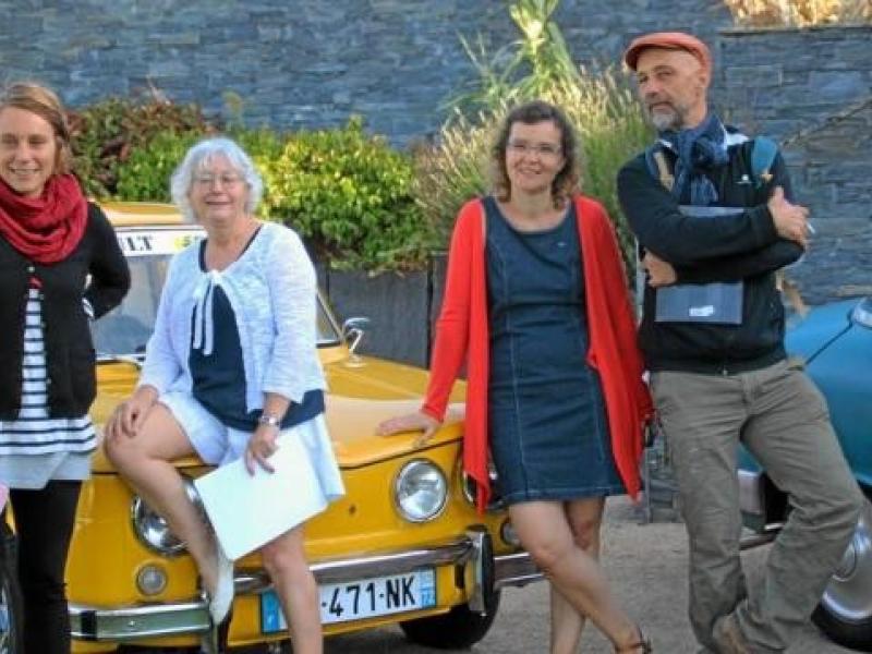 Des voitures anciennes à la médiathèque